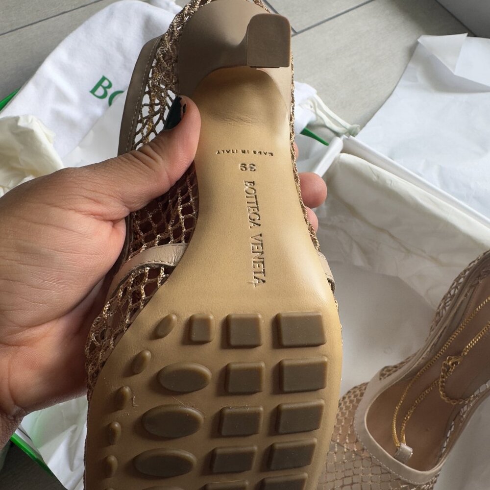 NWT BOTTEGA VENETA BEIGE STRETCH MESH PUMP - Picture 6 of 15